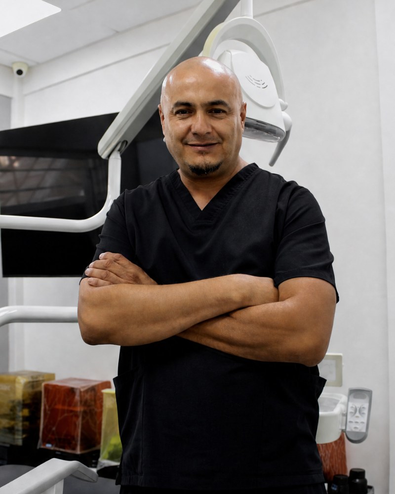 Dr. César Calderón - Cirugía Dental