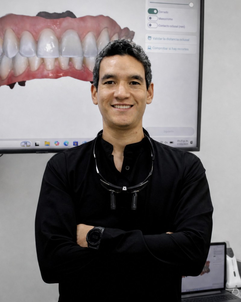 Dr. Miguel A. Ramos - Cirugía e Implantes Dentales